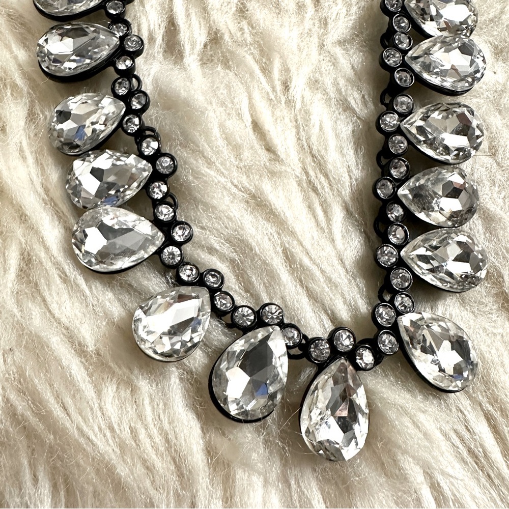 Large Rhinestone Descending To Chain Link Necklace - Picture 3 of 3